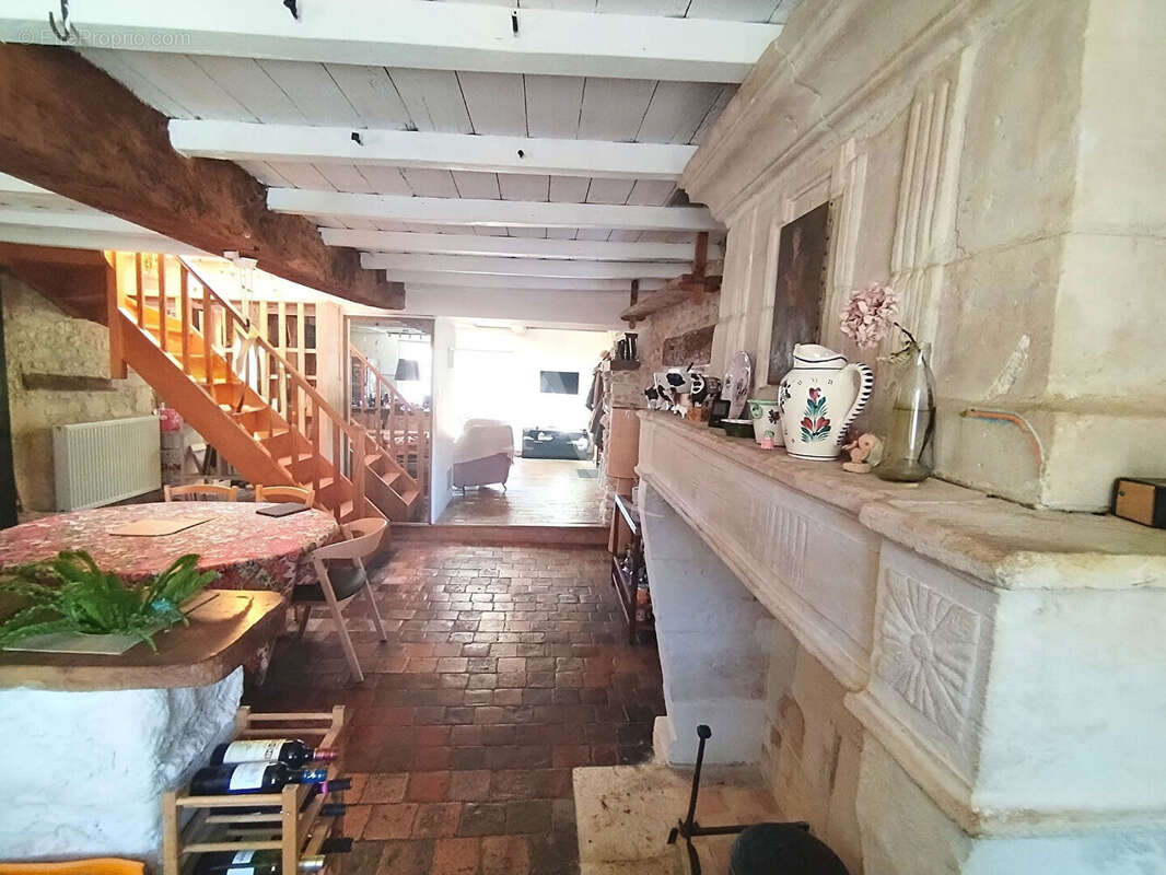 Maison à SAINT-GEORGES-DES-COTEAUX