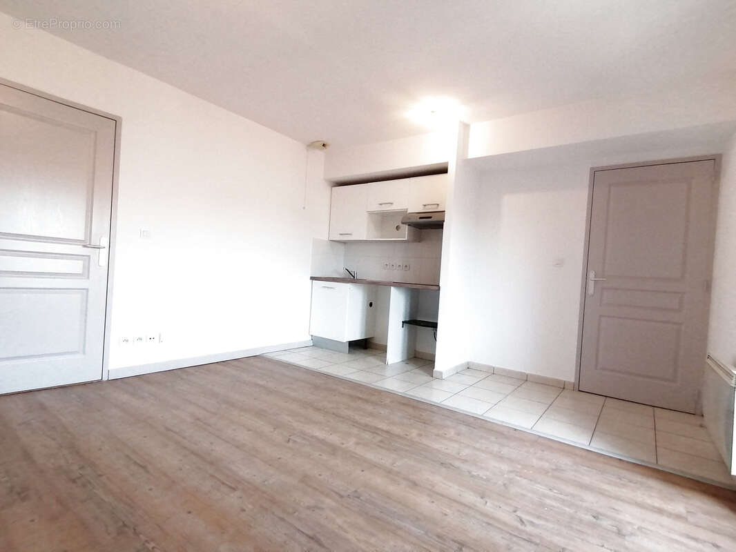Appartement à ROQUEMAURE