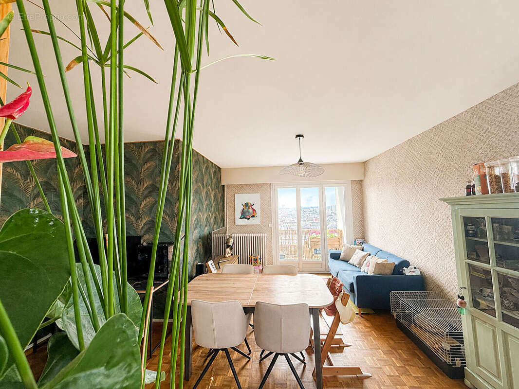 TOURS - Appartement de type 3 de 66.80 m² avec cave et parking - photo 2