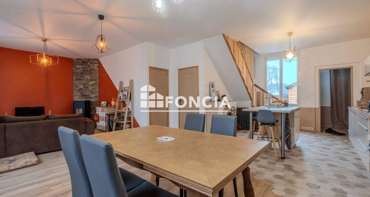 Maison à MONTFORT-LE-GESNOIS