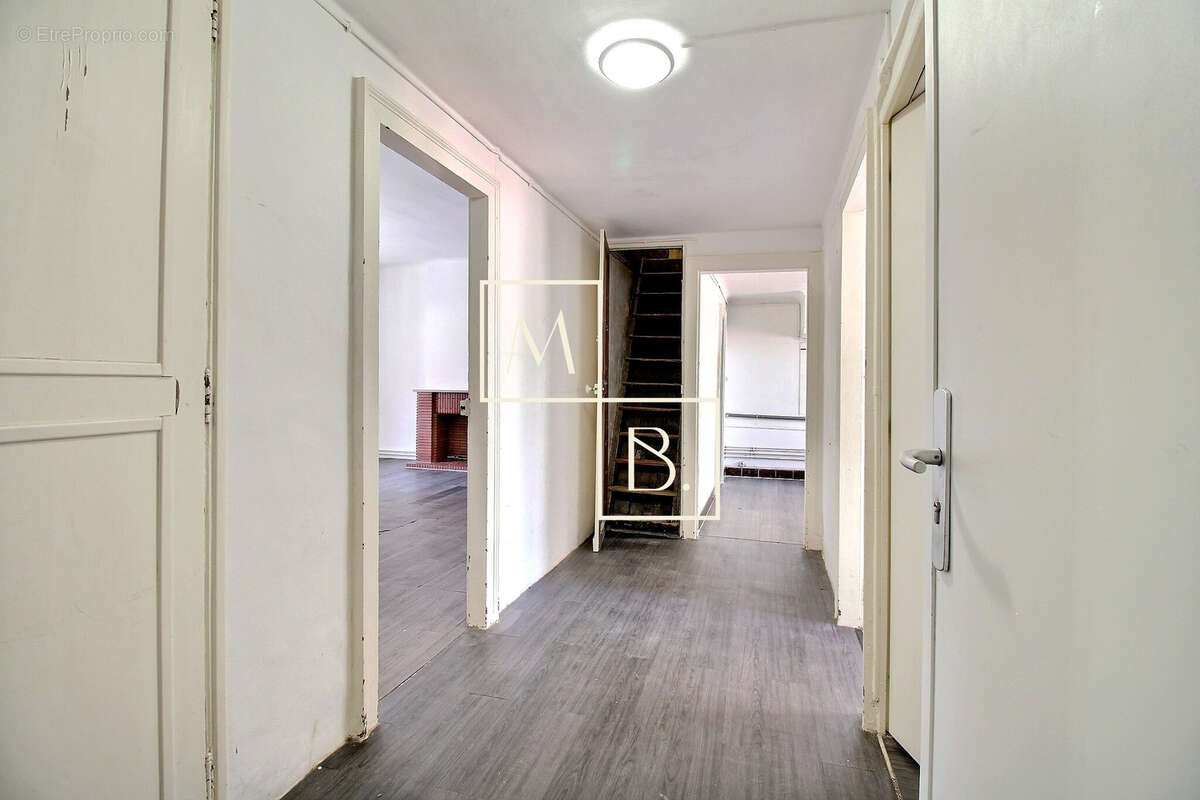 Gare St Roch, grand T3 de 75 m2 avec grenier aménageable + cave - photo 9