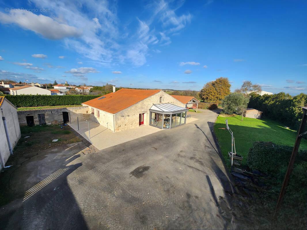 Maison à SAINTE-GEMME-LA-PLAINE