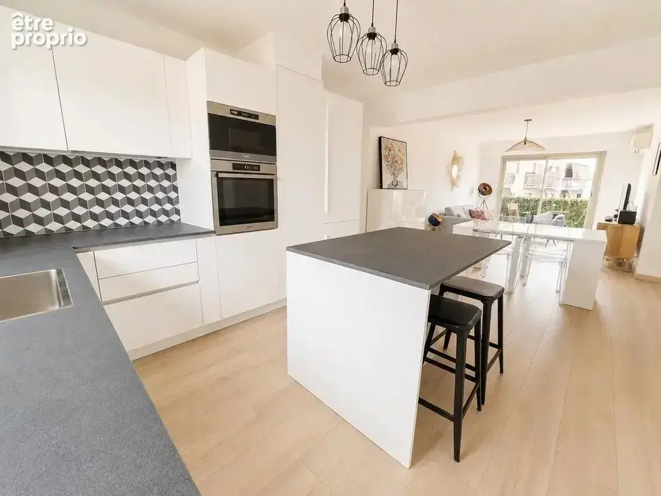 Poêtes / Gorbella Beau et grand  3 pièces rénové en étage élevé - photo 5