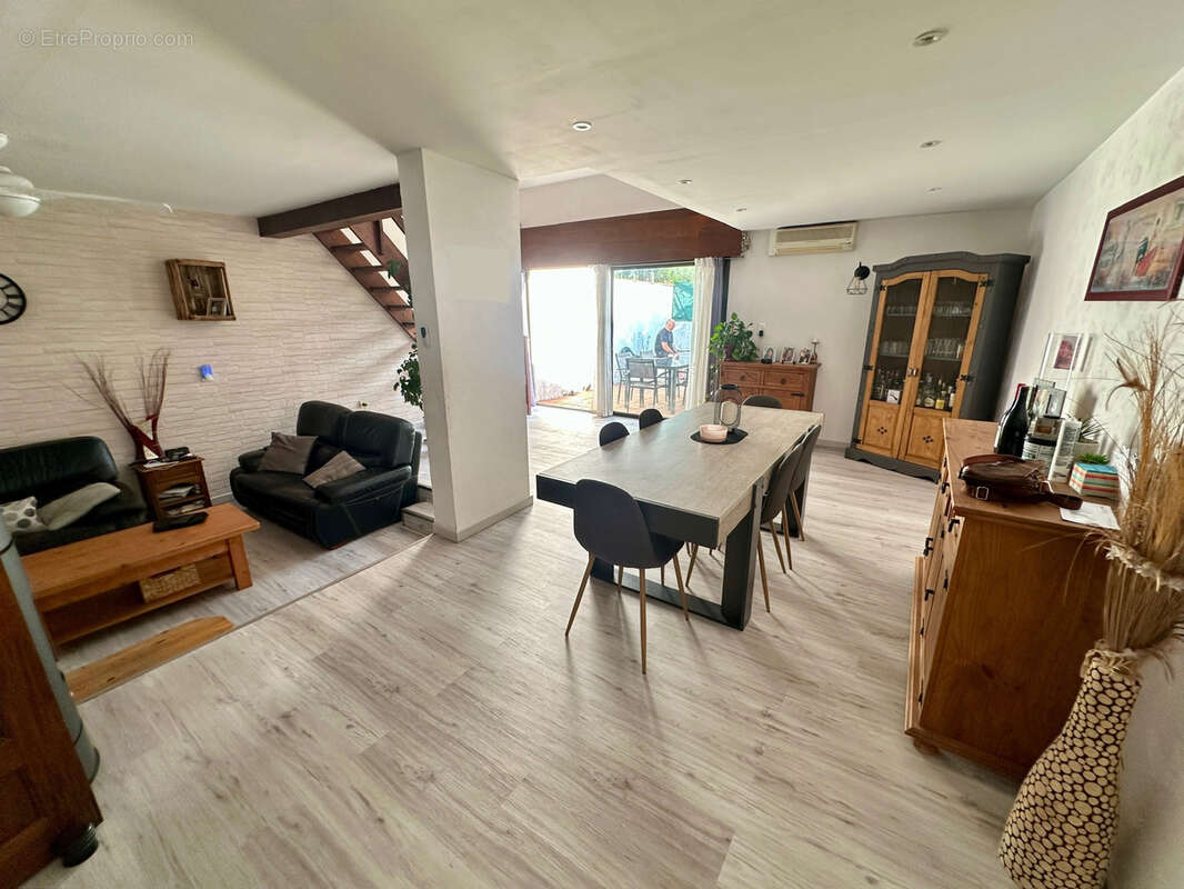 Maison à VILLEMOLAQUE