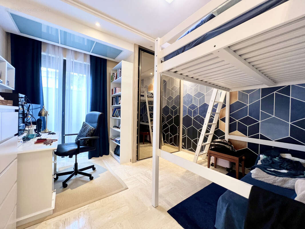 Cannes limite banane t4/t5 de 146m2 3 terrasse 257m2 4375€/ m2 - photo 7