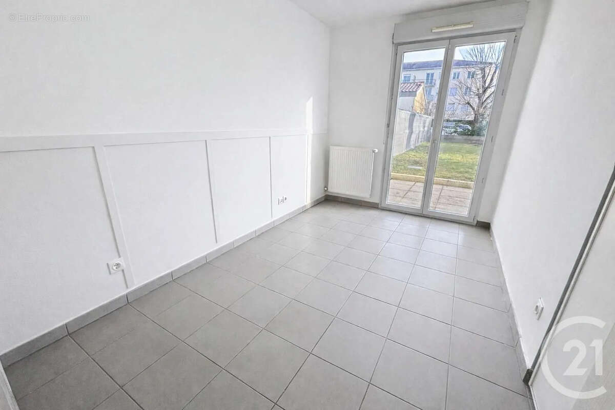 Appartement à DECINES-CHARPIEU