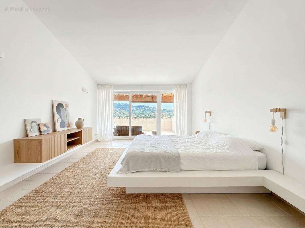 Maison à LA COLLE-SUR-LOUP