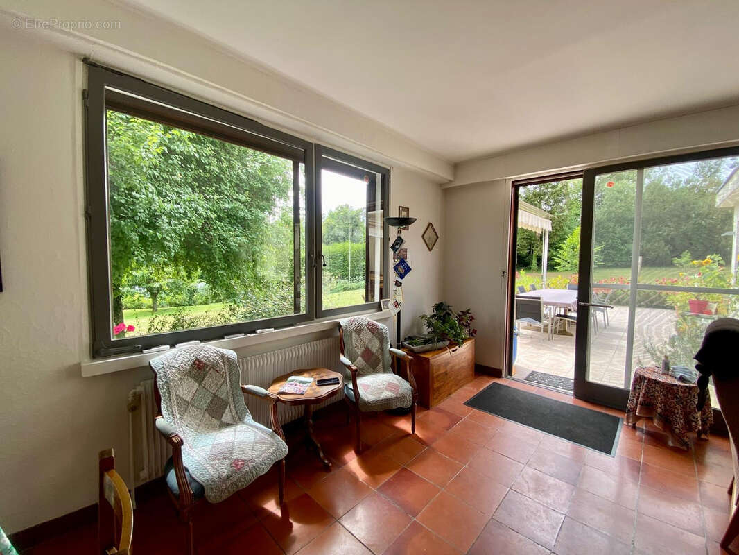 Pavillon sur 6000 m2 - photo 4