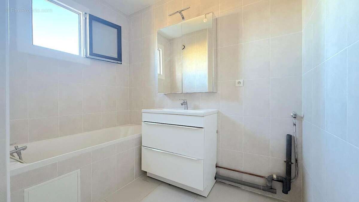 Appartement 62 m² à Decines-Charpieu  - photo 7