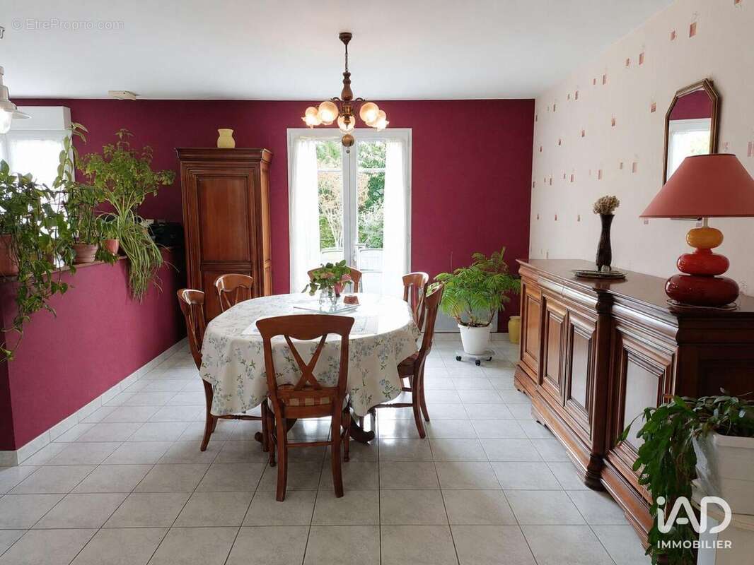 Maison 115 m² à Saint-Laurent-En-Gatines  - photo 7