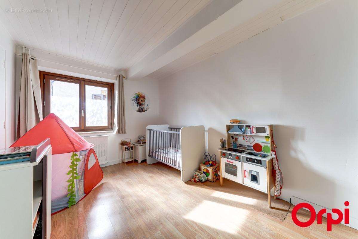 Maison à GREZIEU-LA-VARENNE