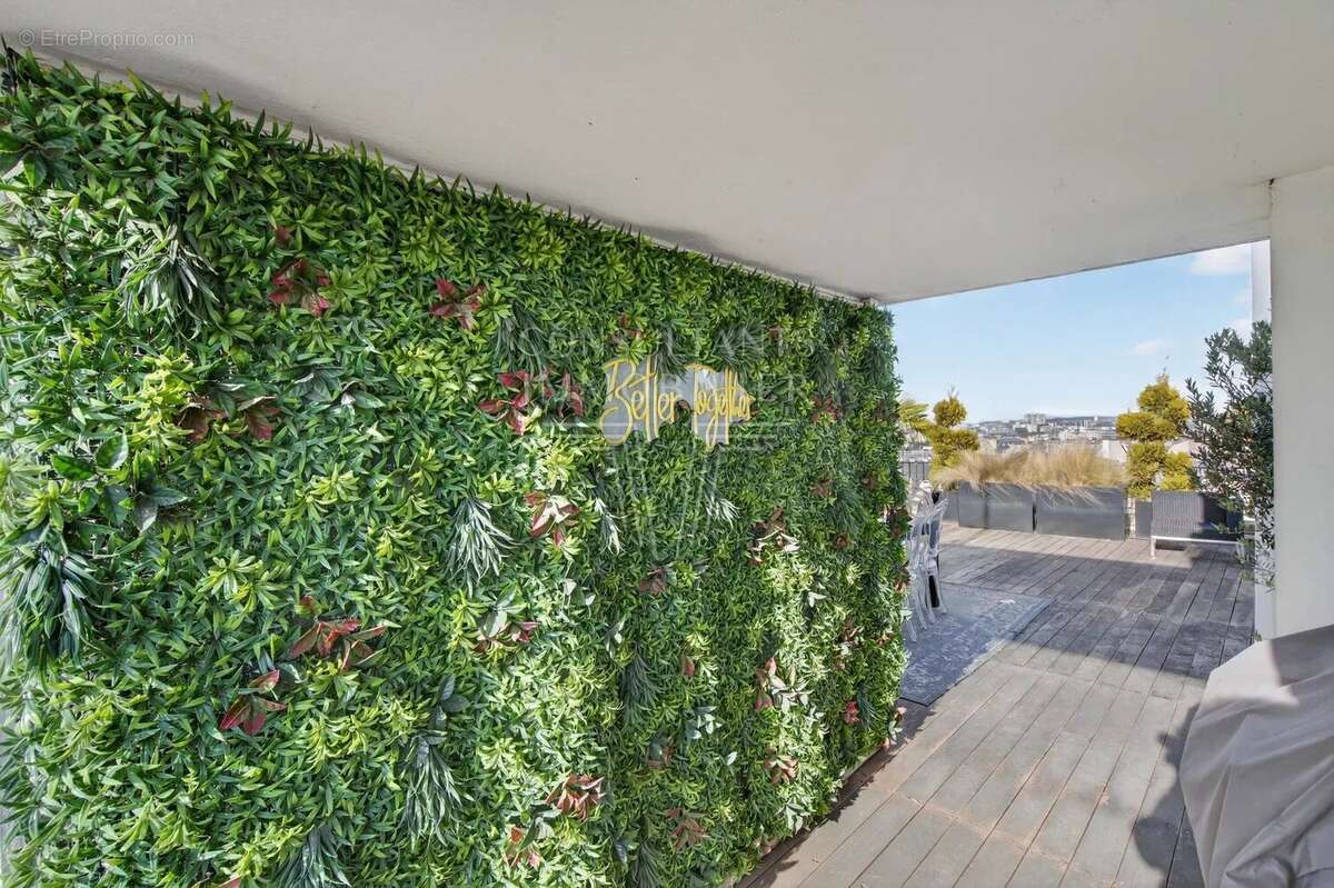 Appartement à NEUILLY-SUR-SEINE