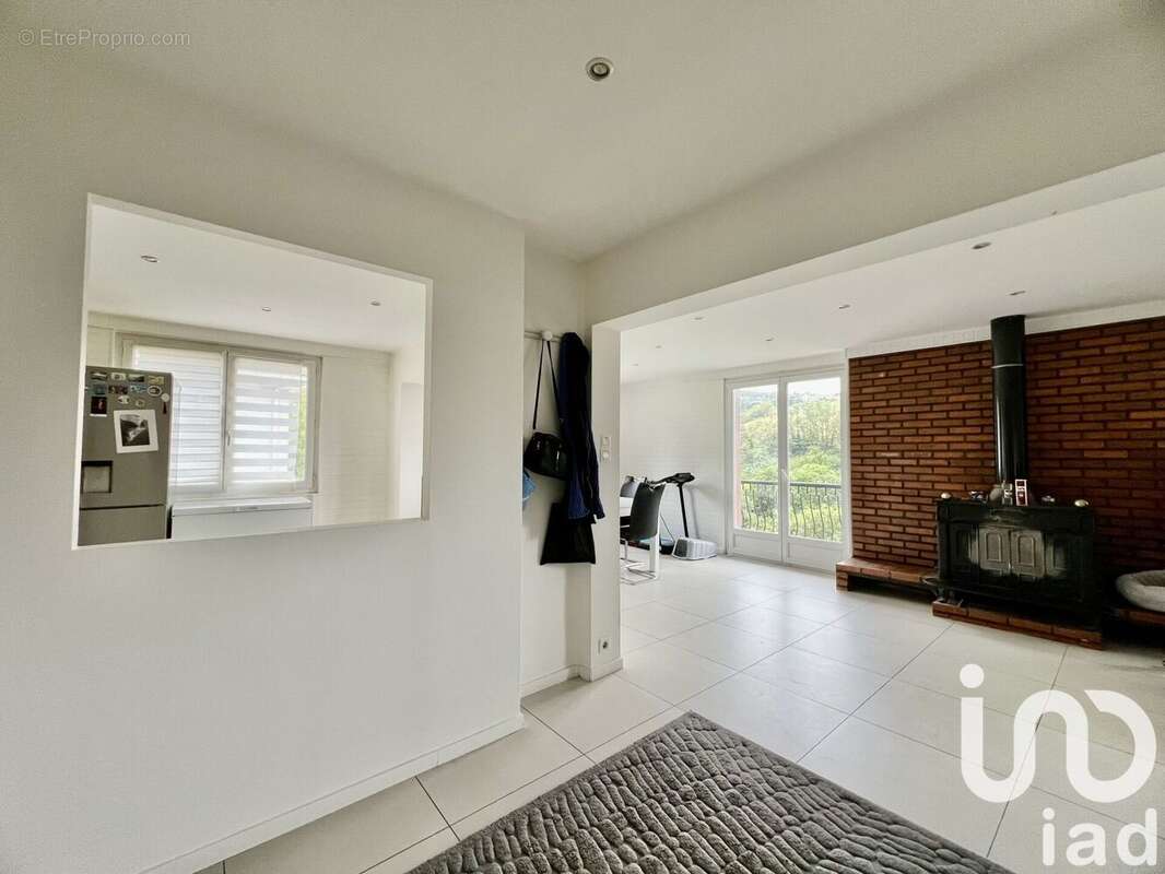 Photo 3 - Maison à LE CHAMBON-FEUGEROLLES