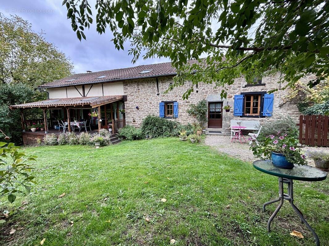 Maison à SAINT-PIERRE-DE-FRUGIE