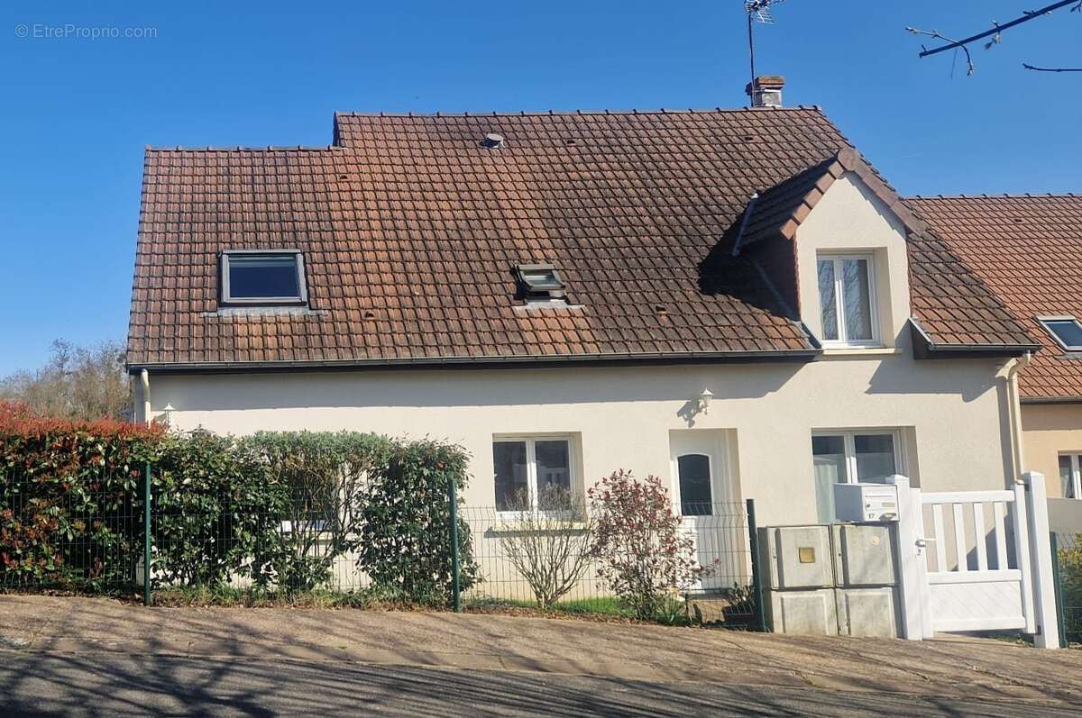 Maison à LA CHAUSSEE-SAINT-VICTOR