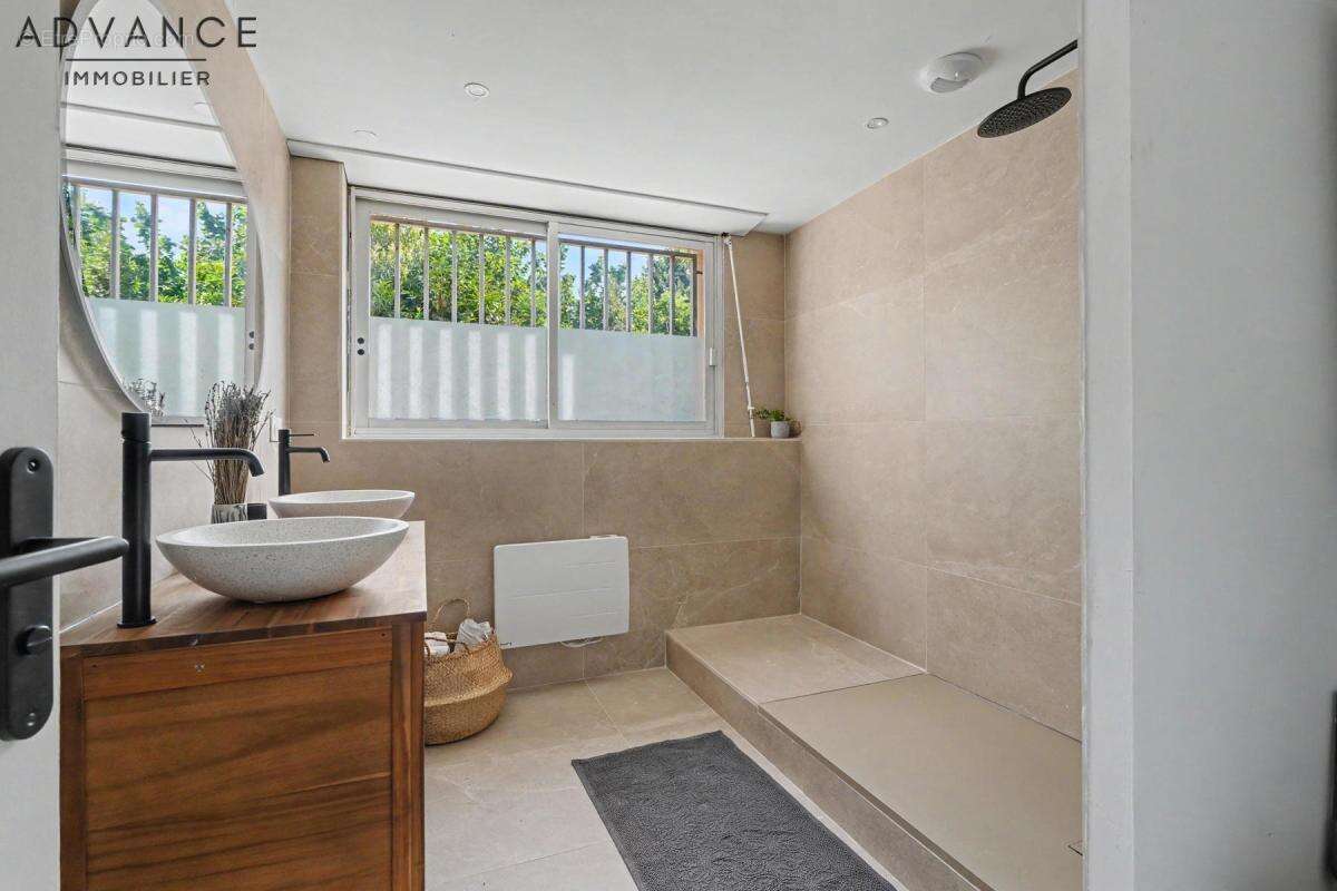 T3 rénové 68 m2 - 2 terrasses et parking - Amidonniers - photo 11