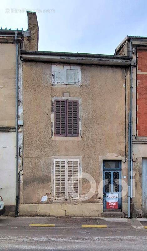 Maison à DOULEVANT-LE-CHATEAU