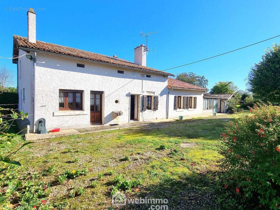 Un ensemble immobilier entretenu, prêt à habiter, aux multiples possibilités. - Maison à PAMPROUX