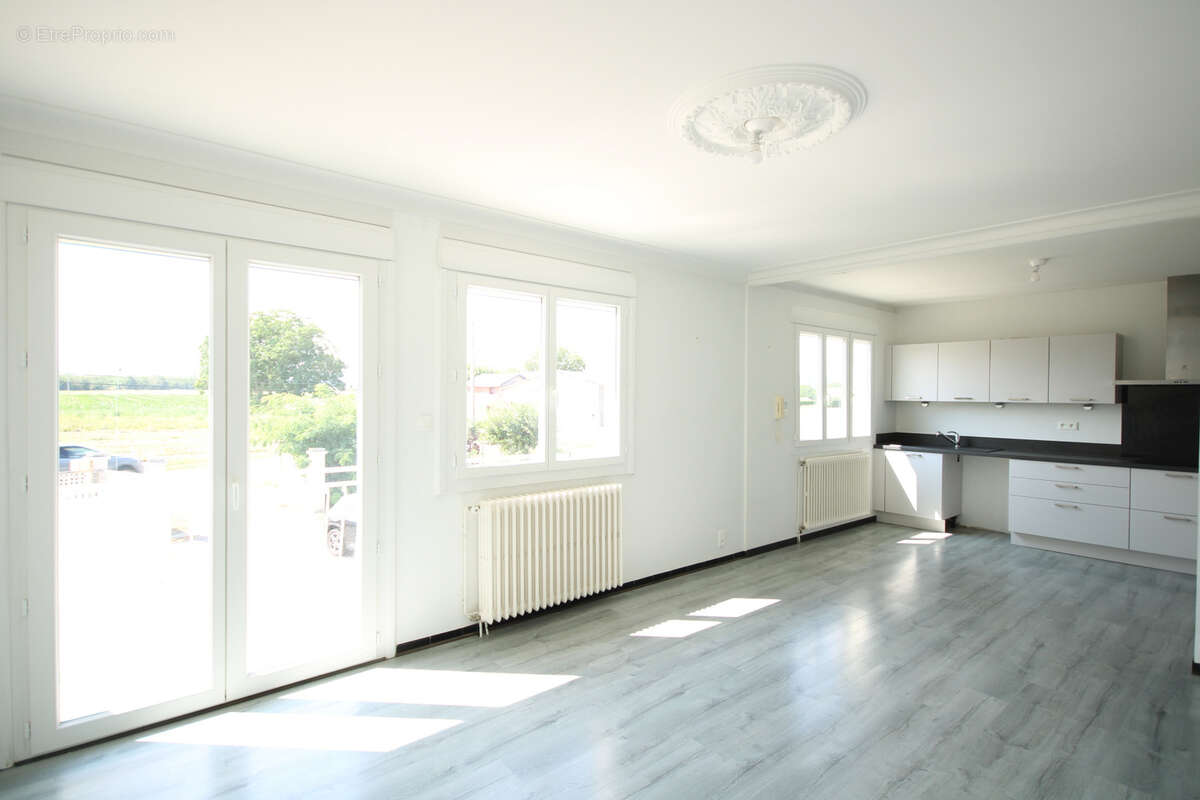 Maison 103 m² à Villeneuve-Du-Pareage  - photo 3
