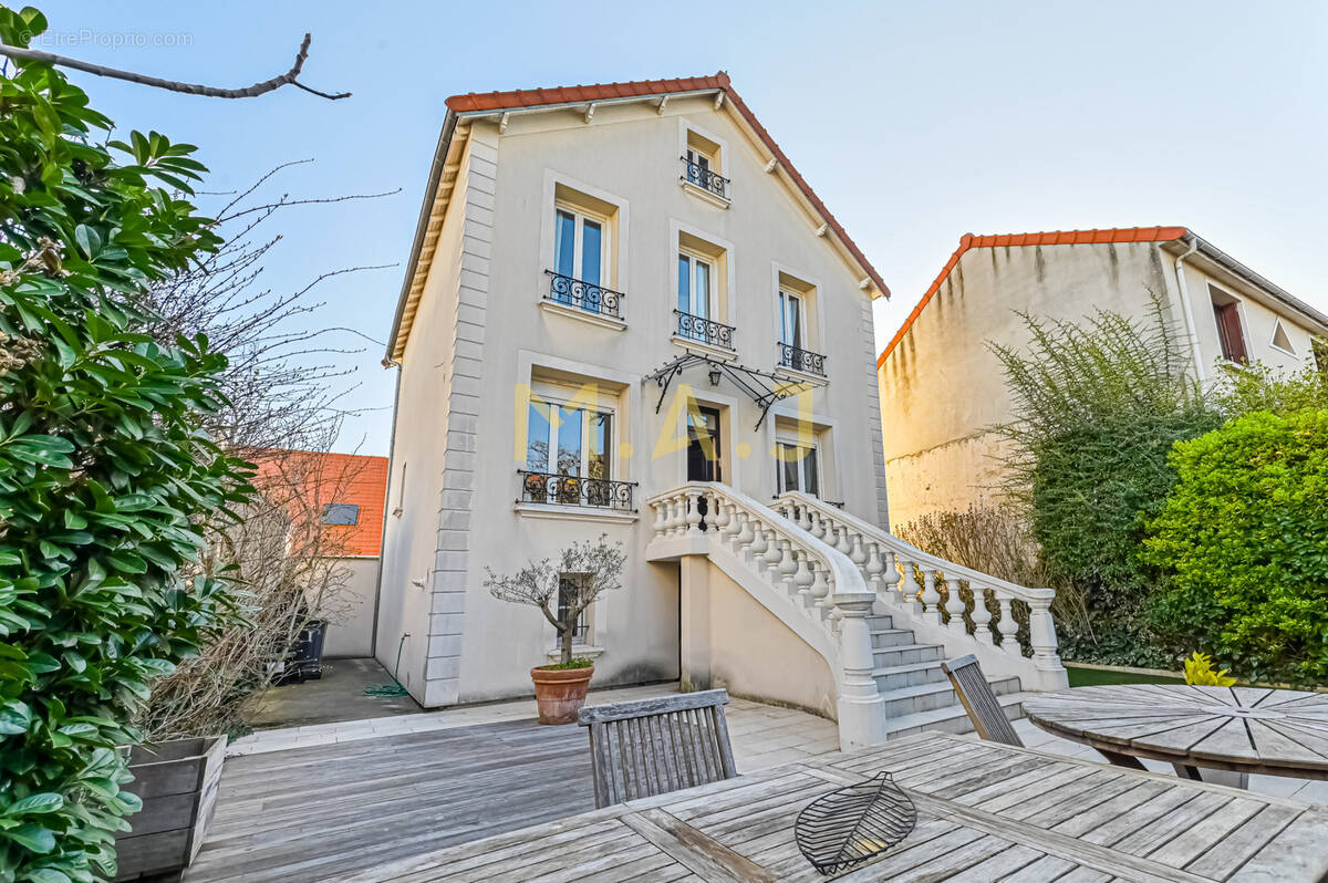 Maison à LE PERREUX-SUR-MARNE