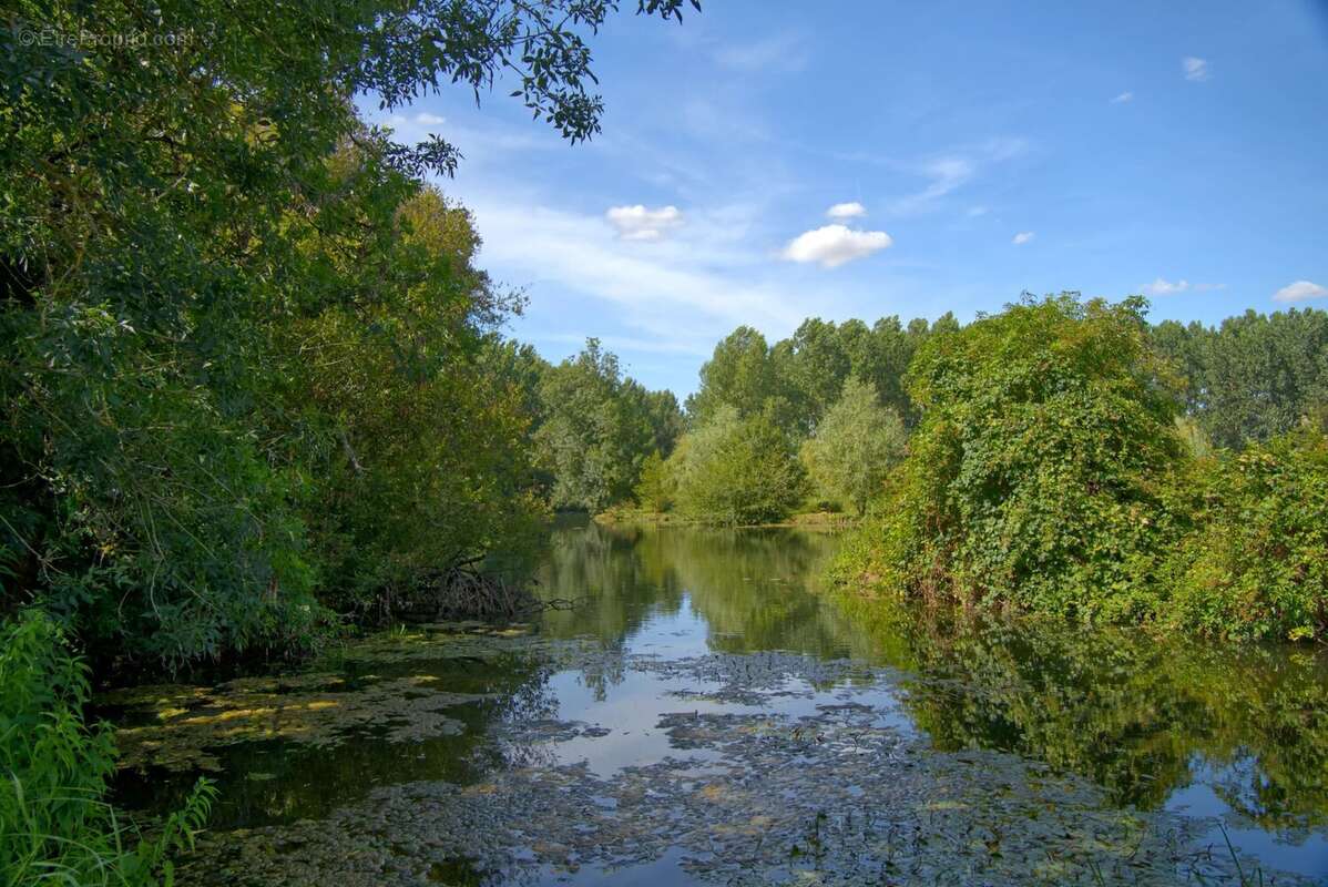 Maison de village à finir de rénover avec accès privatif à la rivière, au cœur d'un charmant village avec bar - photo 15