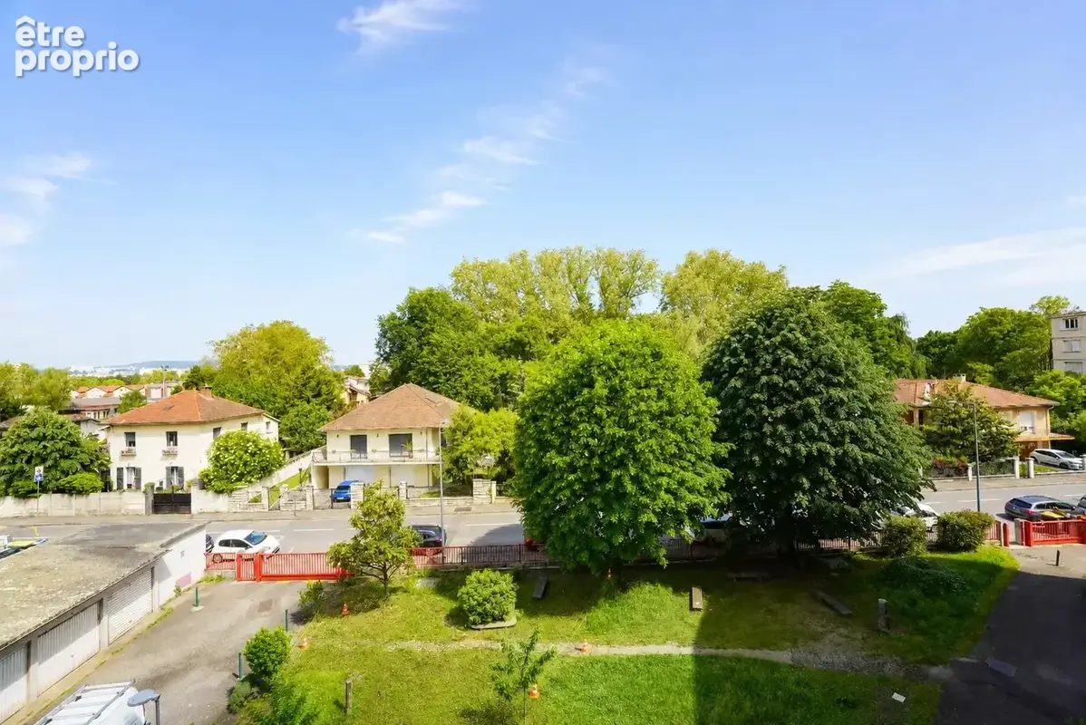 T2 29,37 m² rénové haut de gamme – Vue dégagée – Métro A Cusset - photo 2