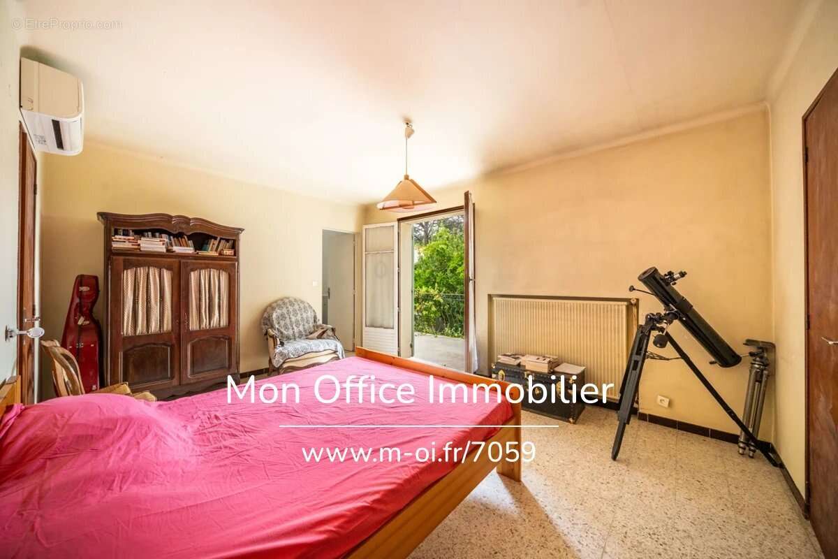 Référence : 7059-SBA - Maison plain pied - Eguilles - Fort potentiel - Piscine - photo 12