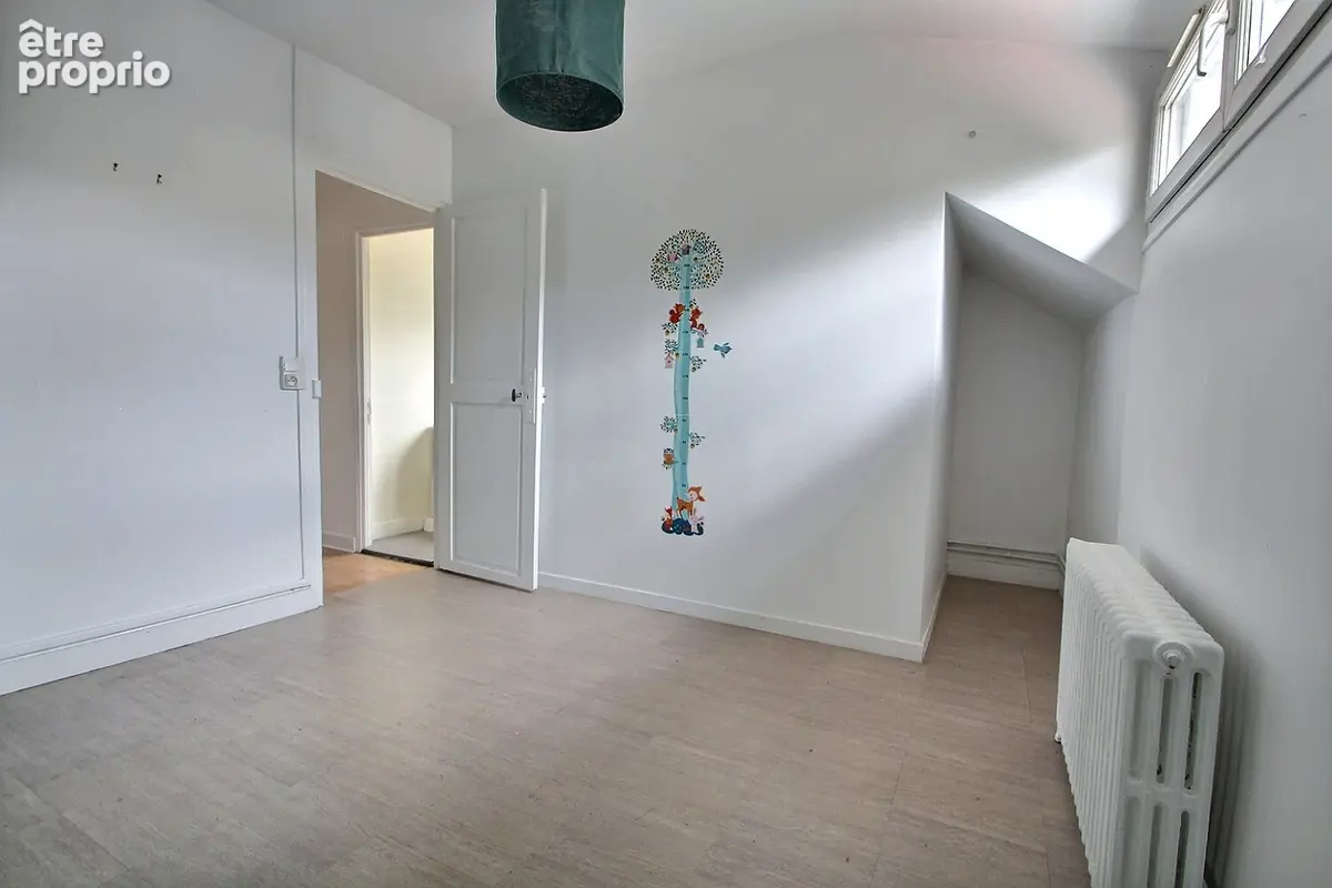 Maison de 5 pièces de 107m² avec jardin et parking - photo 3