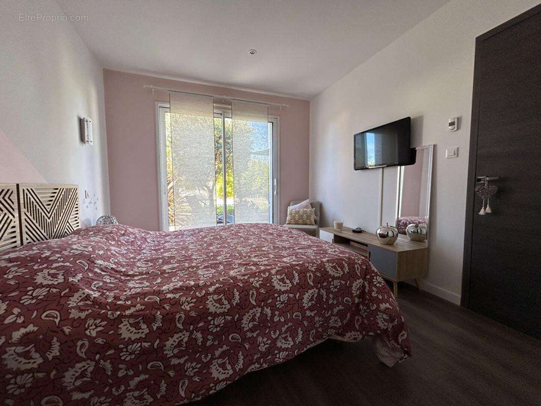 Maison à LA CHAPELLE-BASSE-MER