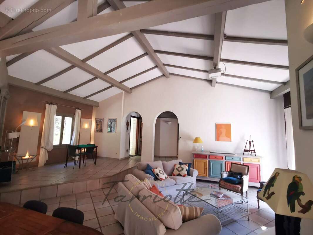 VILLA - 10570 - photo 3