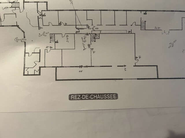 Commerce à ROUSSILLON