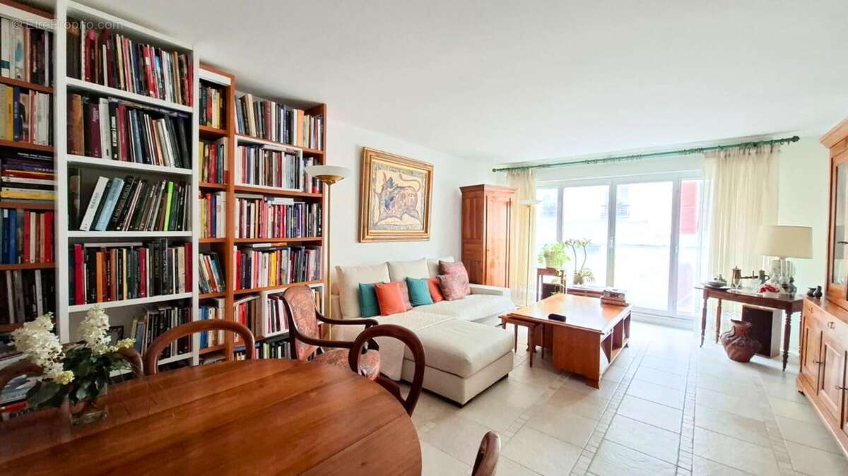 Appartement à PARIS-15E