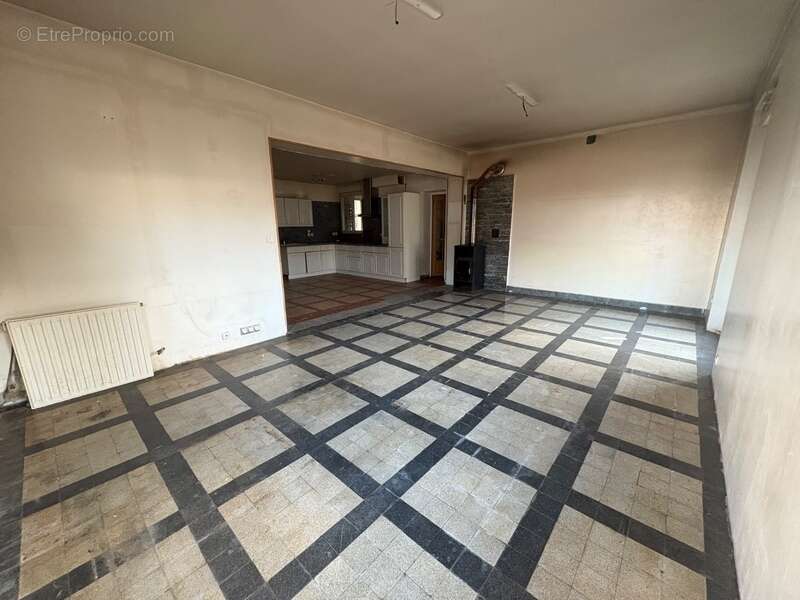 Maison à LA CHAPELLE-EN-JUGER