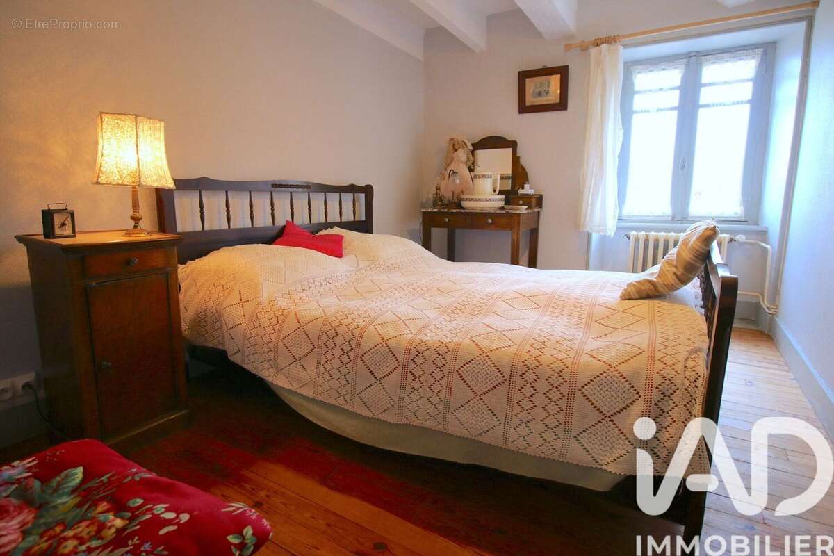 Maison 72 m² à Saint-Bonnet-Le-Bourg  - photo 3