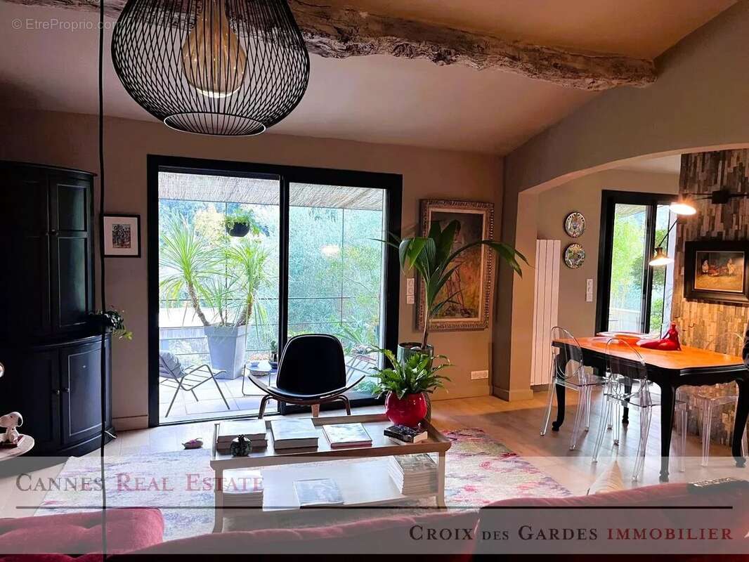 Maison au calme à pied du village avec jardin arboré et dépendance - photo 9