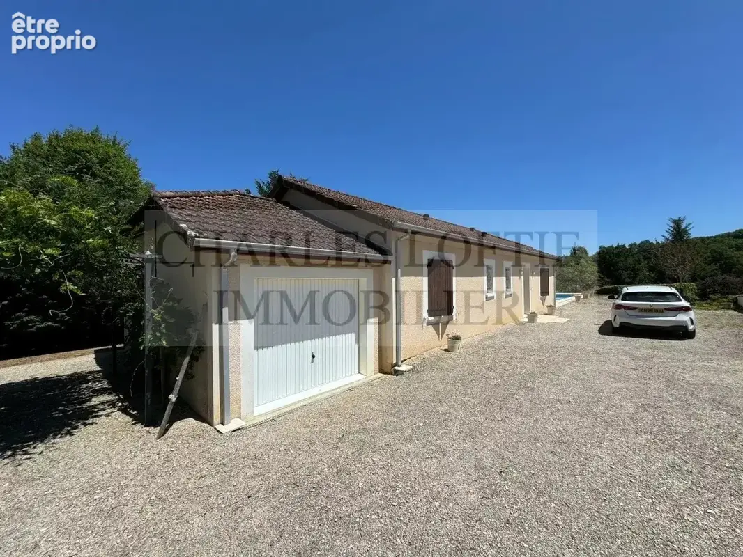 Maison de construction récente de plain-pied avec garage, piscine sur plus de 1500 m² de terrain - photo 18