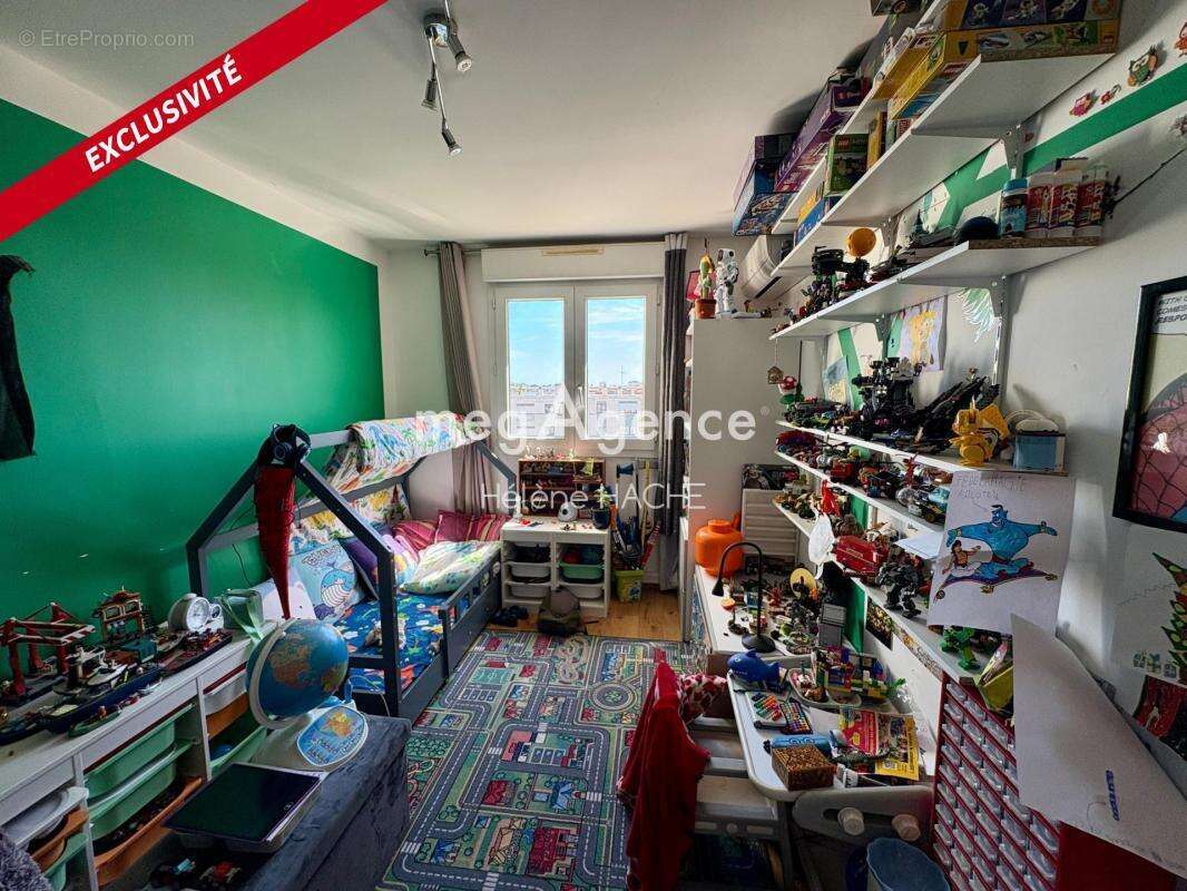Nice - St Roch - Magnifique 4 pièces avec terrasse de 80 m2 en étage élevé, sans vis-à-vis. Copropriété avec piscine - photo 9