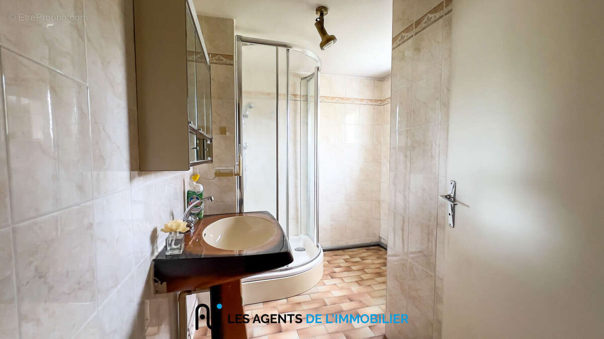 Maison à fort potentiel Nanterre 5 pièces 115 m² - photo 16