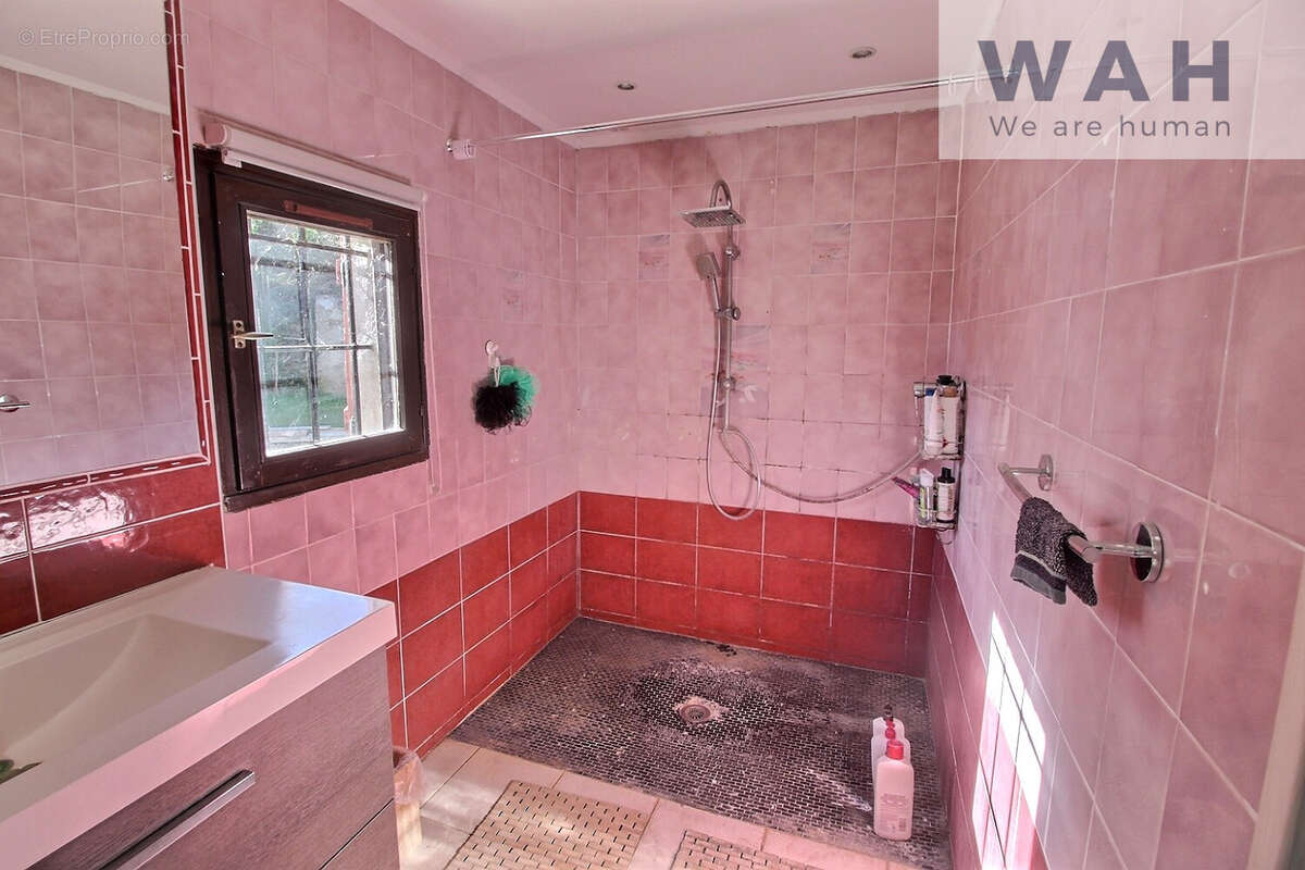 Maisons 4 P de plain pied avec une dépendance sur une parcelle de 2210 m2 à Nîmes (quartier Les 3 Ponts) - photo 12