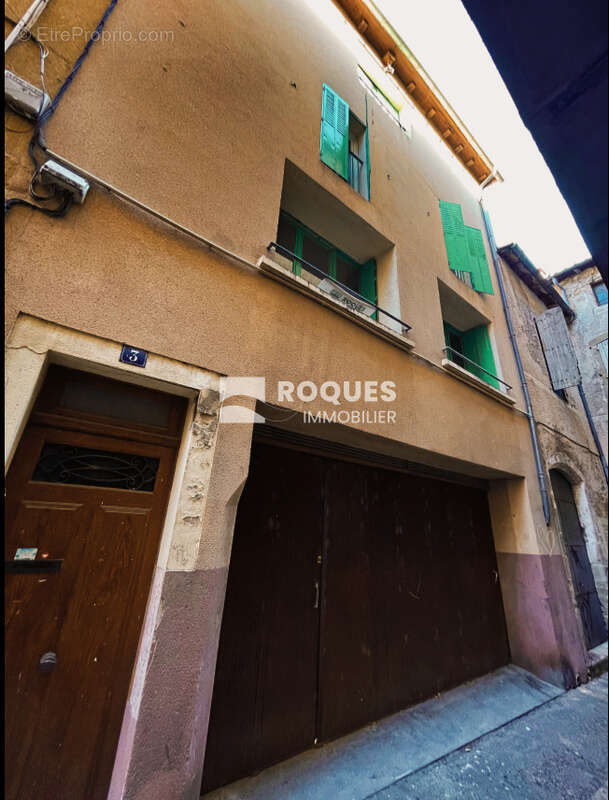 Lodève centre, Appartement à rénover, 3 pièces, 57 m2 habitables, 1e étage, plus garage et cave - photo 2