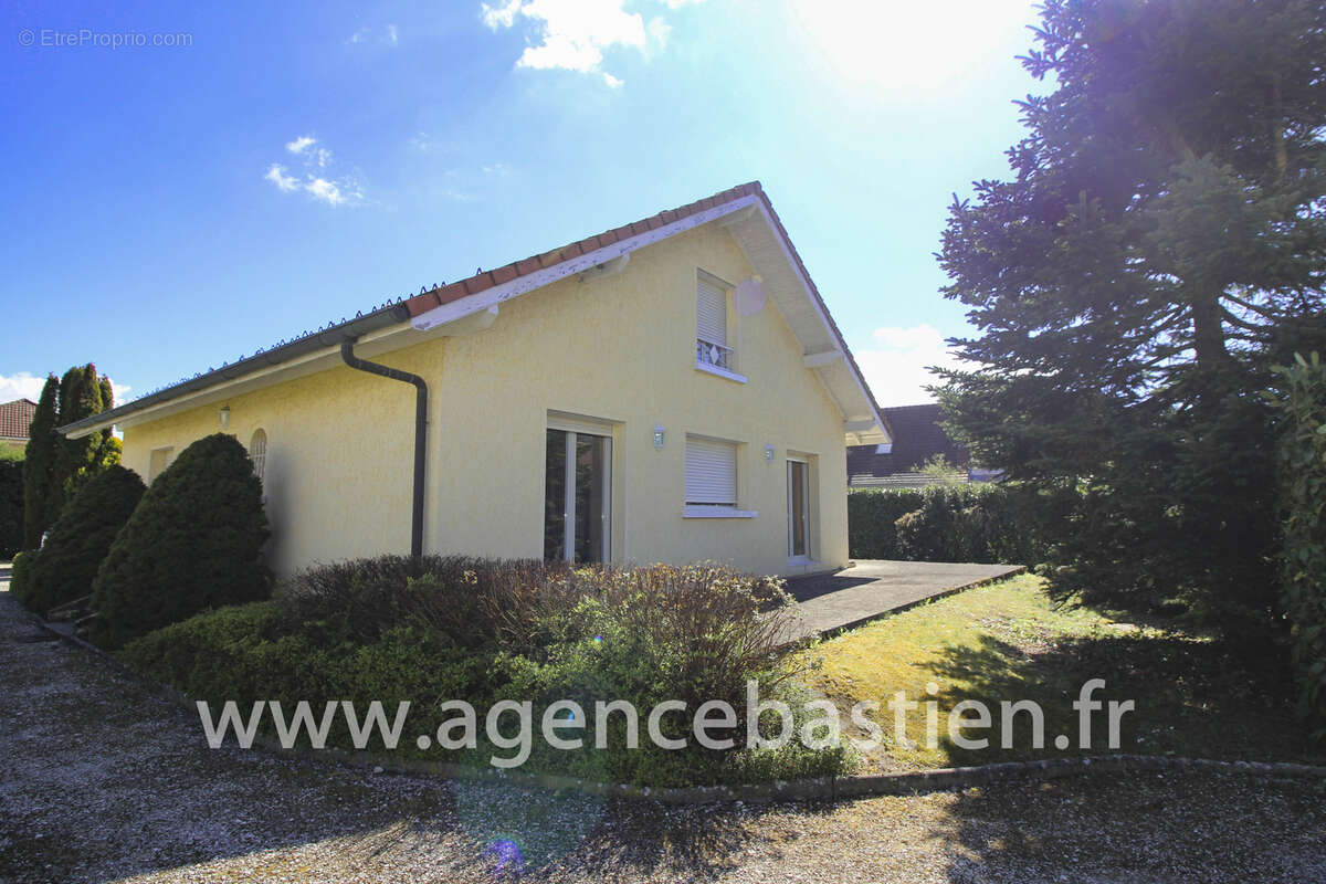 Maison à SAINT-GENIS-POUILLY