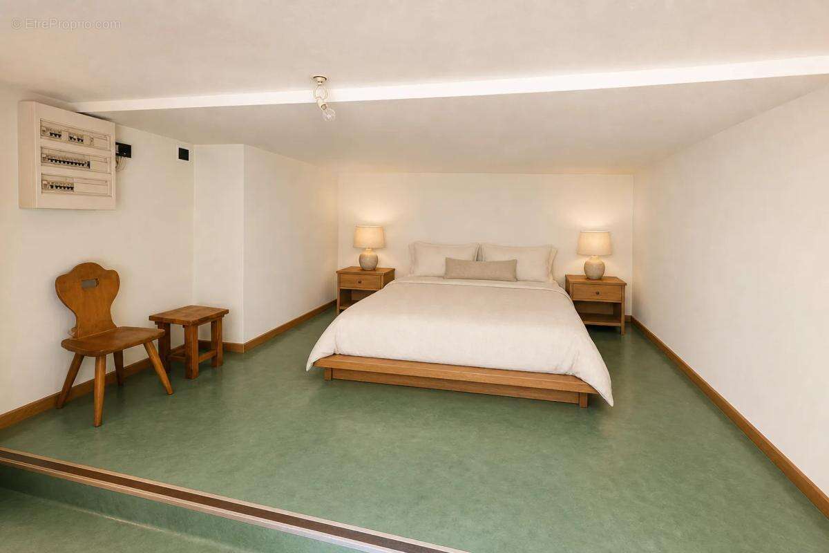 Grange et Maison Louée 300m², Fort Potentiel - photo 10