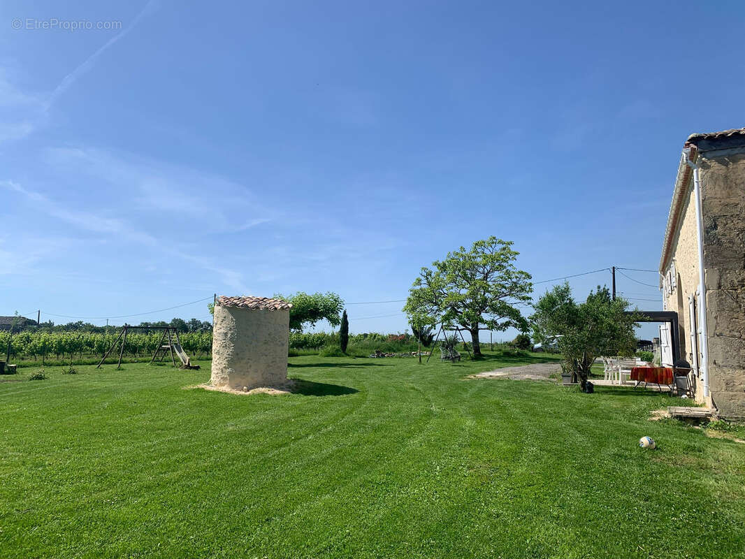 Ferme rénovée de 276 m2 avec garages, piscine et jardin clos - sans vis à vis ! - photo 2