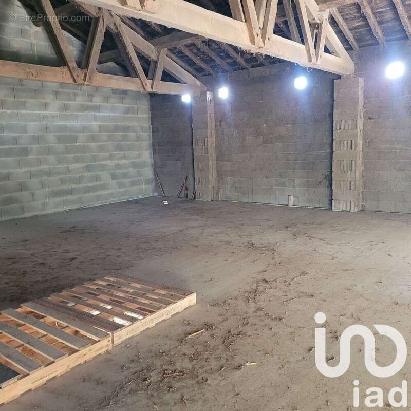 Maison 165 m² à Saint-Laurent-De-Chamousset  - photo 2