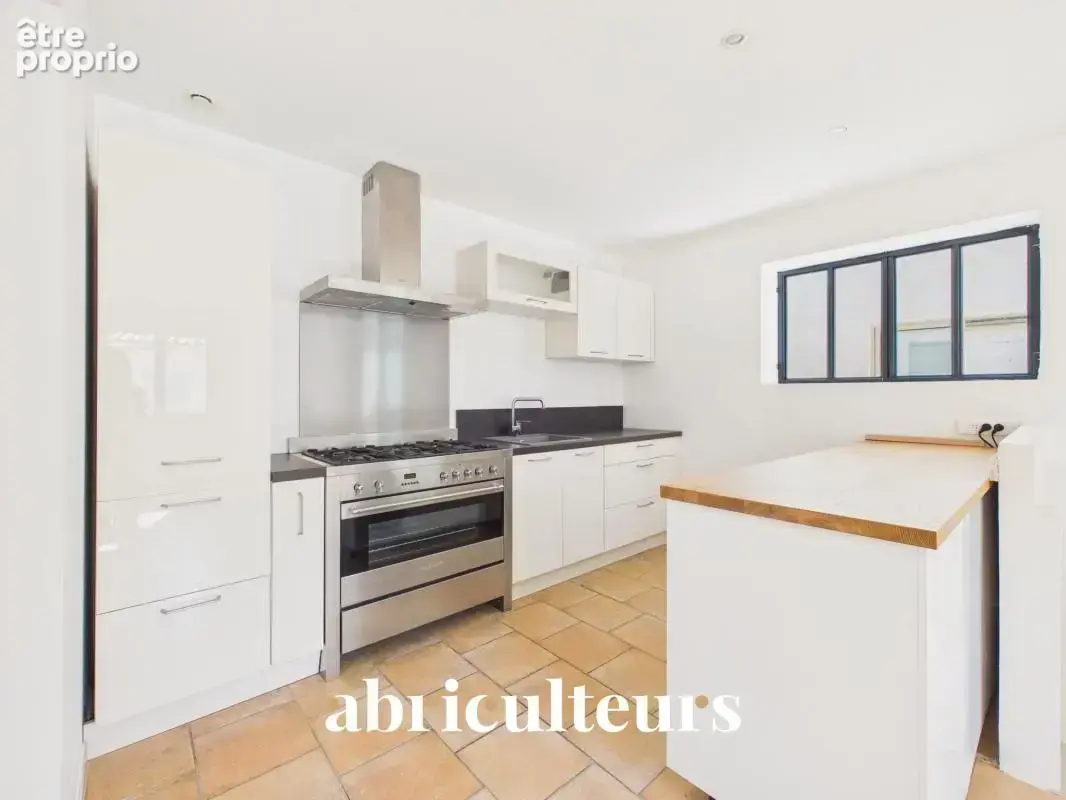 Appartement T4 de 107 m² avec entrée indépendante en vente à Grans (13450) - photo 3