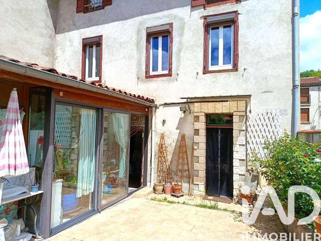 Maison 162 m² à Saint-Paul-De-Jarrat  - photo 2