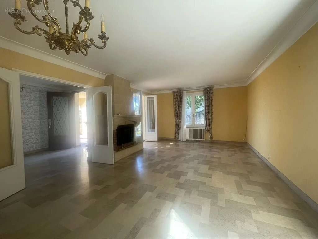 Maison à BAGNOLS-SUR-CEZE