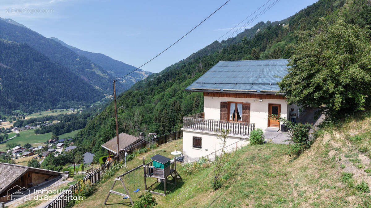Chalet avec deux appartements indépendants et un grenier aménageable. - photo 2
