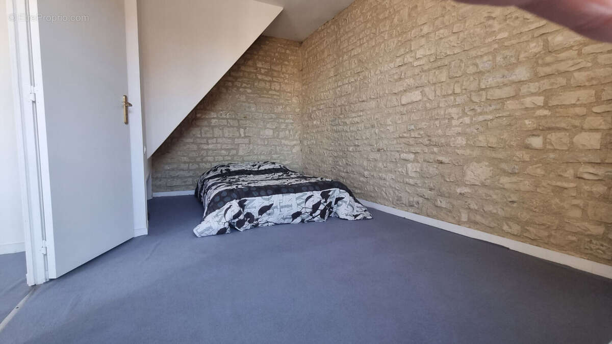 Maison à MOULINS-EN-TONNERROIS