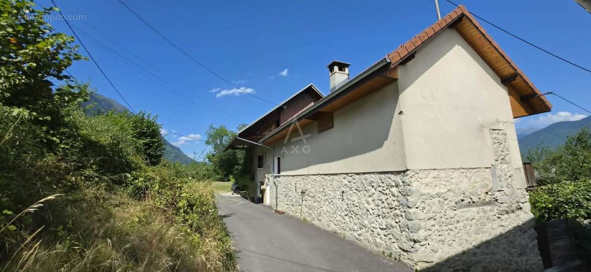 Verrens-Arvey (73460)  Et si votre prochain coup de cur se cachait au cur du village ? - photo 3